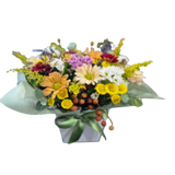 Arranjo na caixa craft com Flores do campo